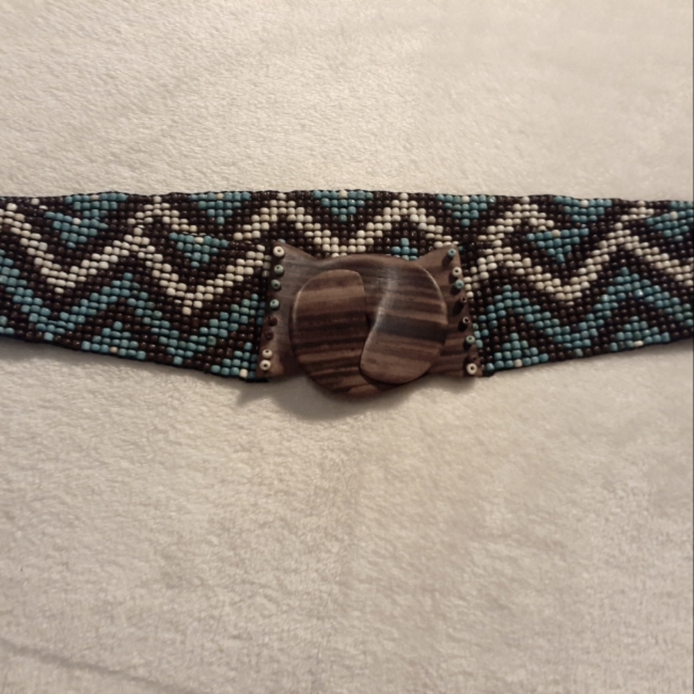 Multicolor Beaded Stretch Belt With Wood Clasp Buckle